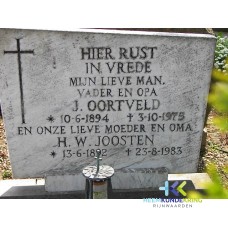 Grafstenen kerkhof Herwen Coll. HKR (300) J.Oortveld & H.W.Joosten
